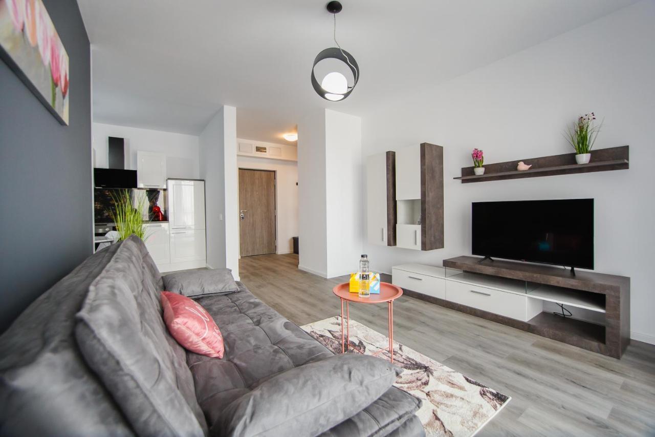 Trio Pink Apartment Oradea Ngoại thất bức ảnh