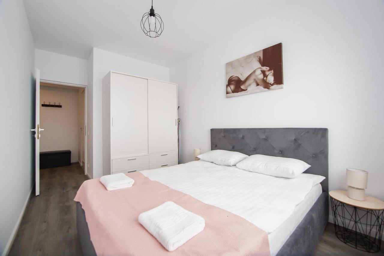 Trio Pink Apartment Oradea Ngoại thất bức ảnh