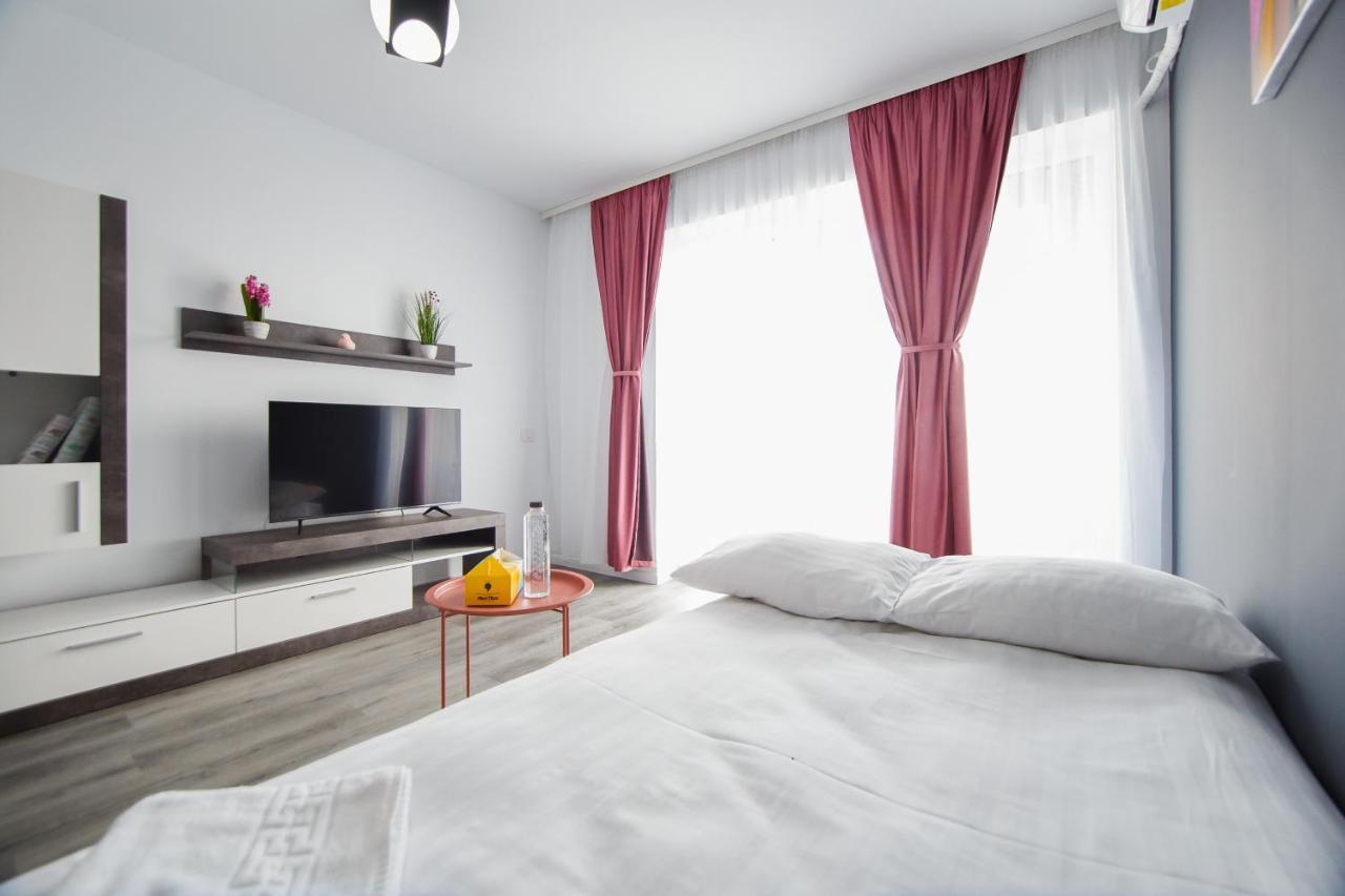 Trio Pink Apartment Oradea Ngoại thất bức ảnh