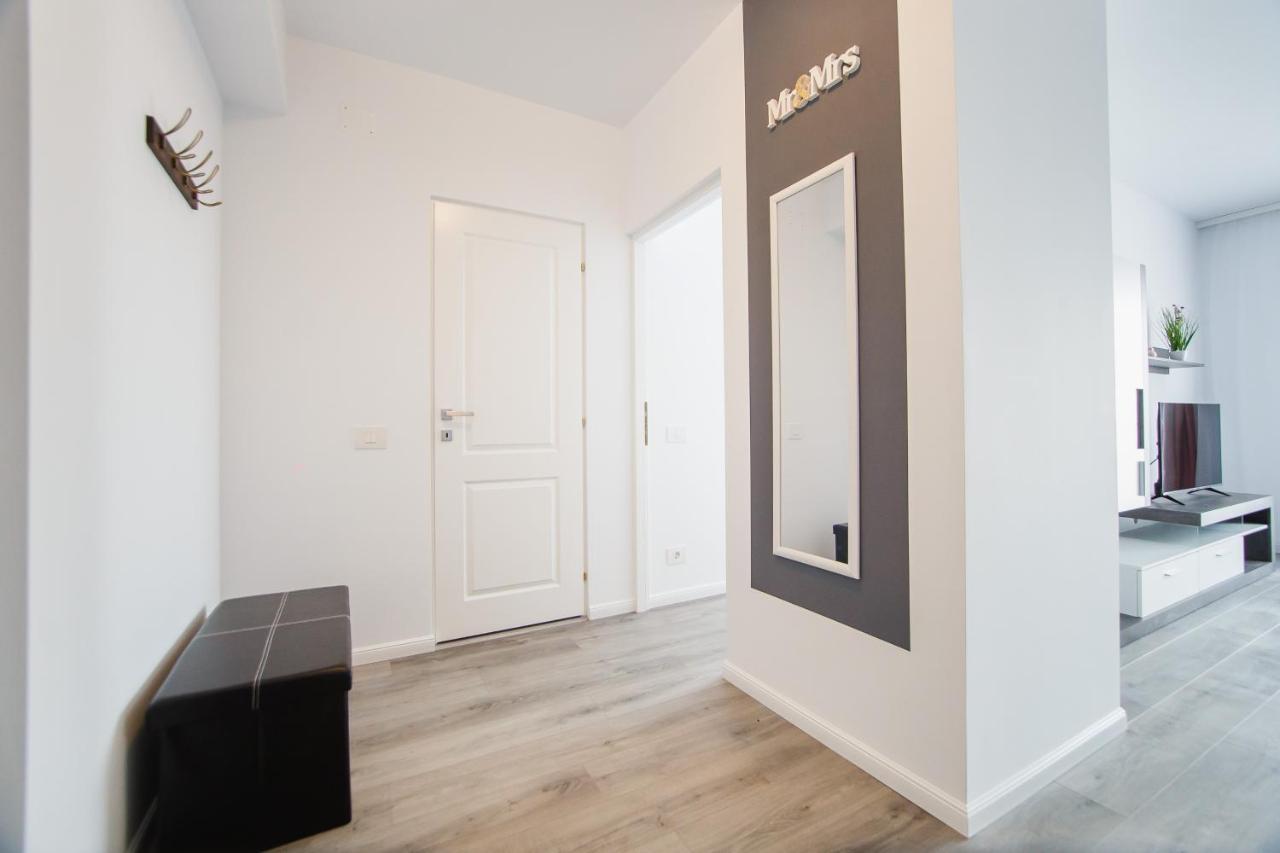 Trio Pink Apartment Oradea Ngoại thất bức ảnh